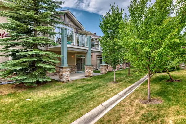 Calgary, AB T3H5A6,68 Discovery Woods Villas SW