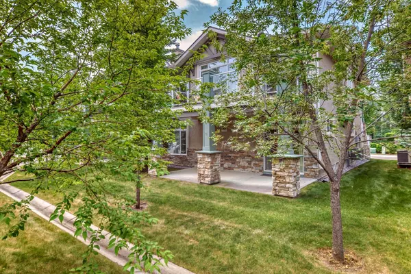 Calgary, AB T3H5A6,68 Discovery Woods Villas SW