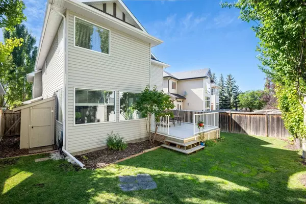 Calgary, AB T3B 5W4,12 Crestmont DR SW