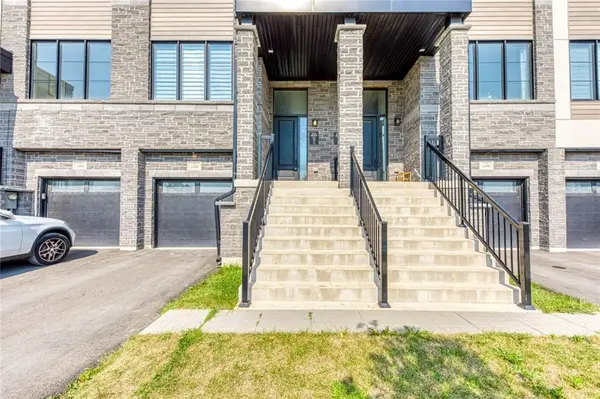 Oakville, ON L6M 5L3,1488 YELLOW ROSE Circle