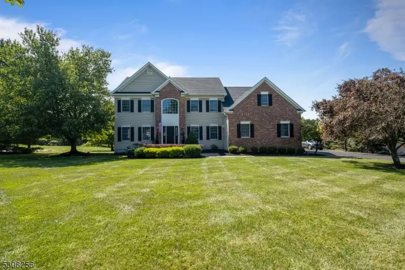 29 Southgate Drive, Clinton Twp., NJ 08801