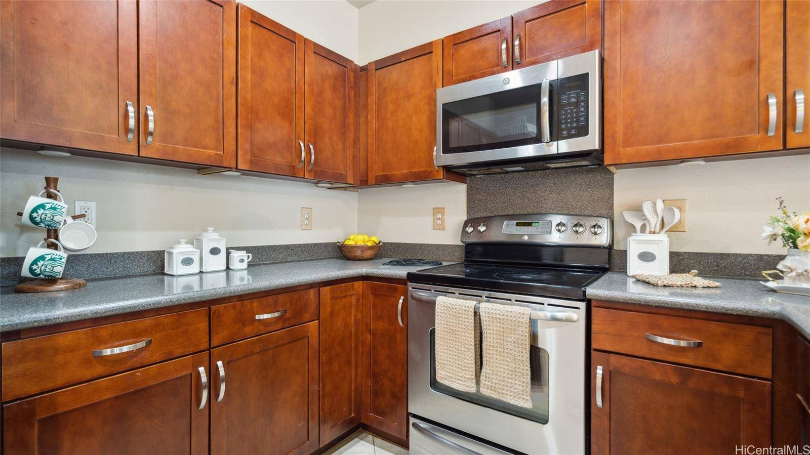 Kapolei, HI 96707,1155 Kakala Street #204