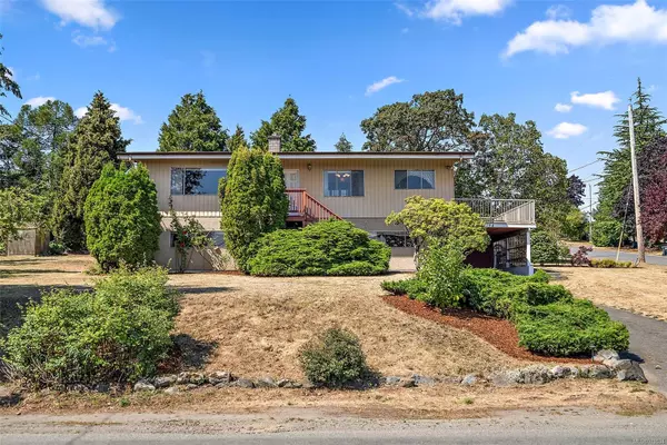 7194 Veyaness Rd, Central Saanich, BC V8M 1M2