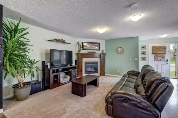 Airdrie, AB T4B 0T5,2375 Baywater CRES SW