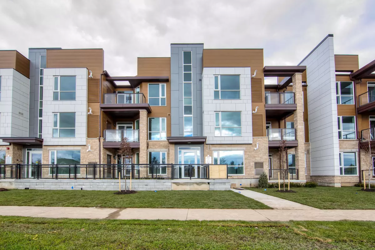 Oakville, ON L6M 1P5,2393 Bronte RD #203