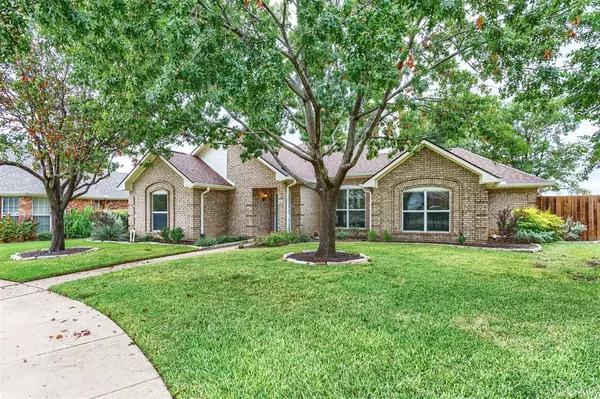 1300 Laura Lane, Carrollton, TX 75007