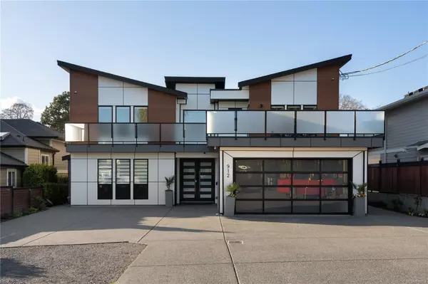 912 Dale St, Saanich, BC V8X 2W1