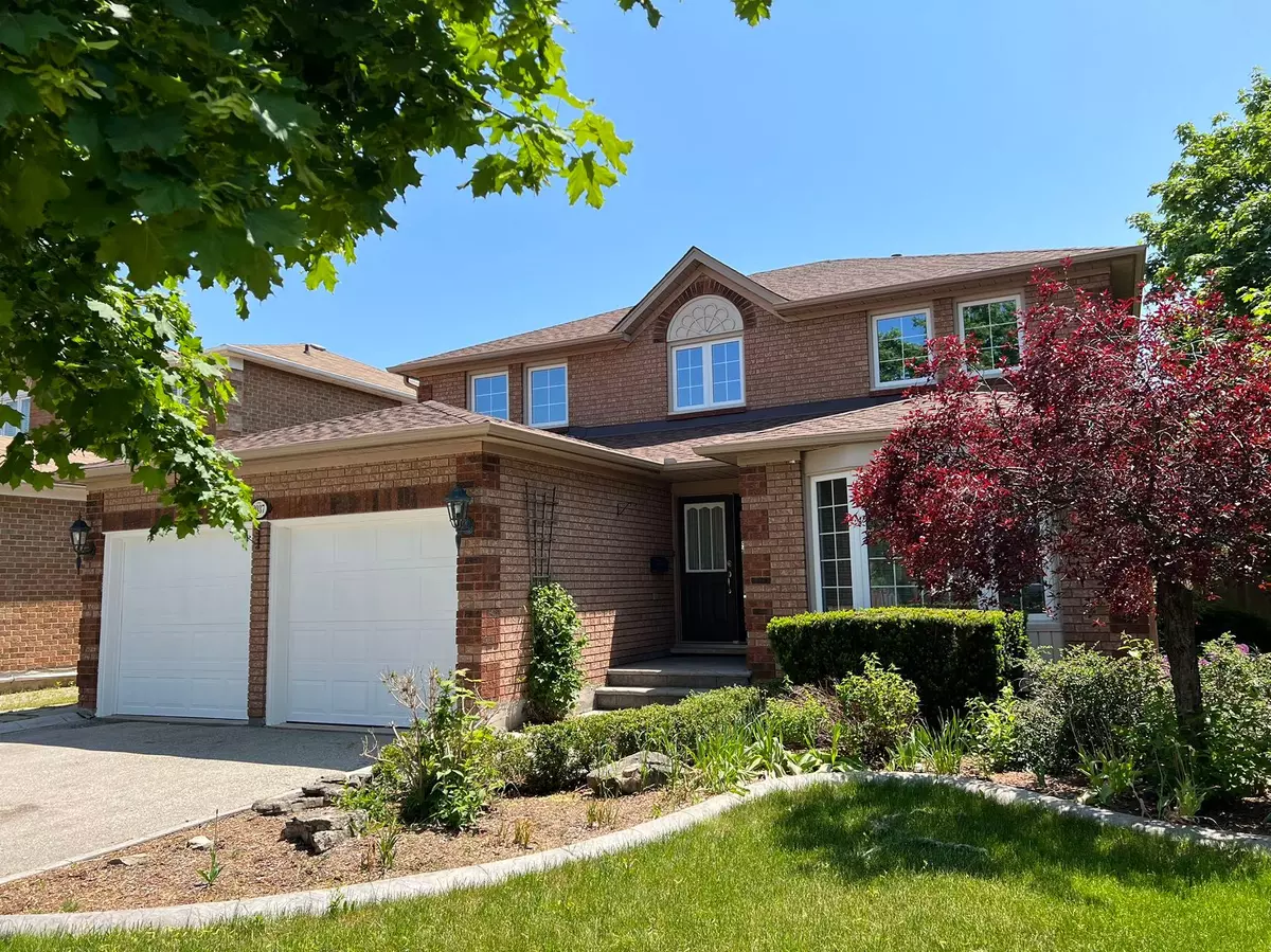 Oakville, ON L6M 3A1,2037 Schoolmaster CIR