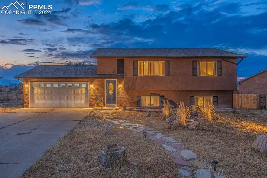 855 S McCoy DR, Pueblo, CO 81007