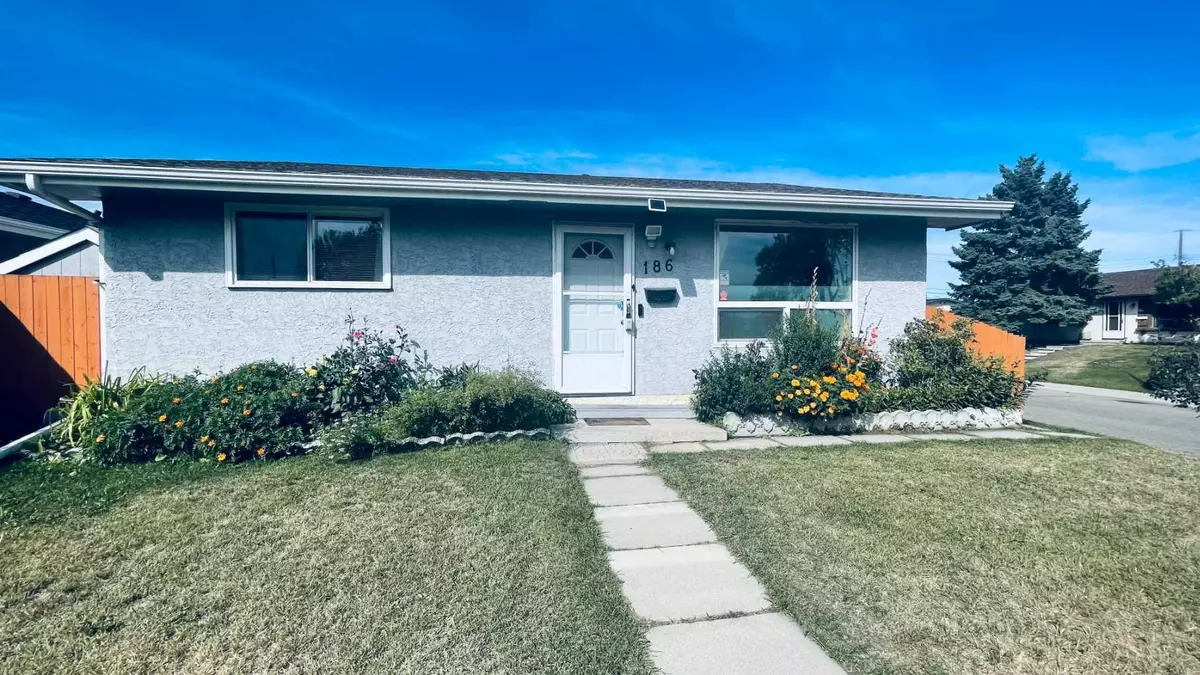 Calgary, AB T2B 1W3,186 Dovercliffe Close SE