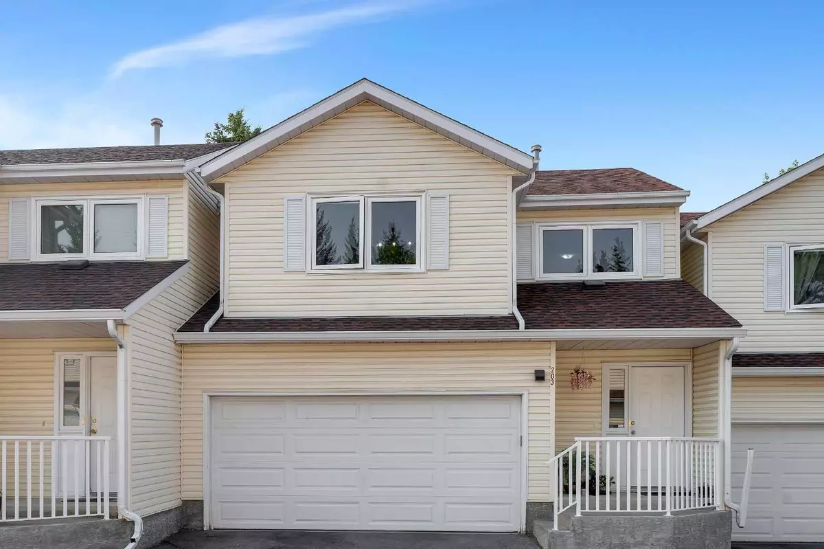 Calgary, AB T3A 4M6,203 Edgedale GDNS NW