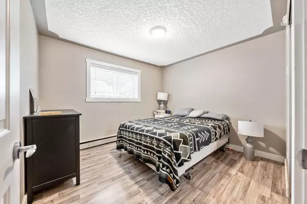 Calgary, AB T2S0H4,310 22 AVE SW #4