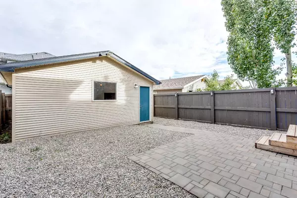 Calgary, AB T3M0B6,6 Cranberry PL Southeast