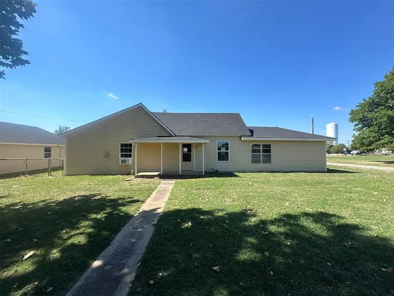 901 S 9th Street, Comanche, OK 73529