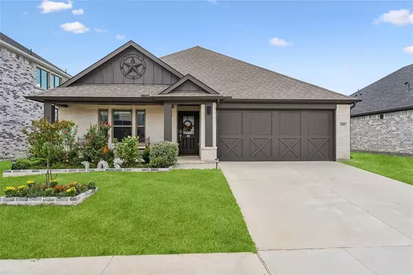 340 Adwood Drive, Waxahachie, TX 75165