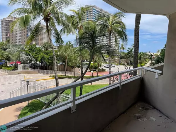 Hallandale Beach, FL 33009,1985 S Ocean Dr  #2H