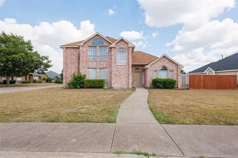 700 Stain Glass Drive, Desoto, TX 75115