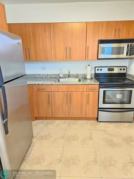 932 Moffett St  #5, Hallandale Beach, FL 33009