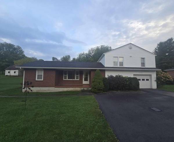 140 Ben Bolt Ave, Tazewell, VA 24651