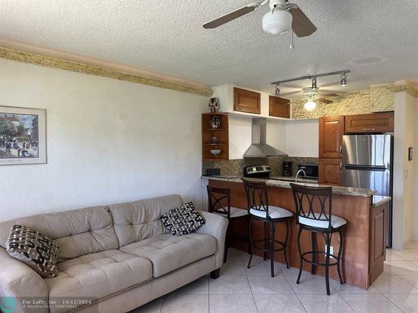 Hallandale Beach, FL 33009,820 SW 11th Ave  #7