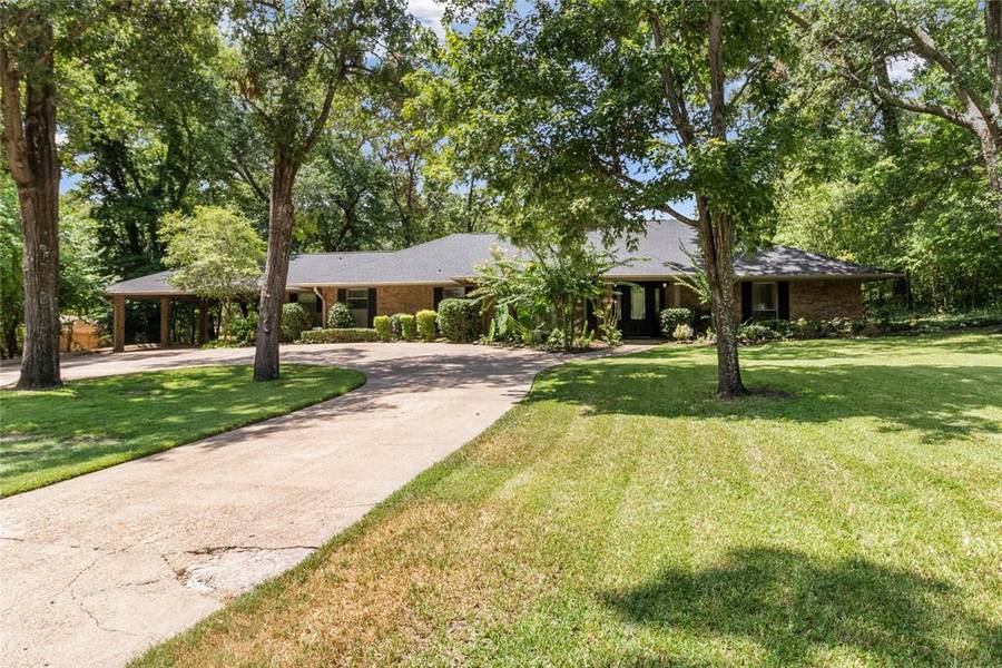 1108 S Williams Avenue, Mount Pleasant, TX 75455