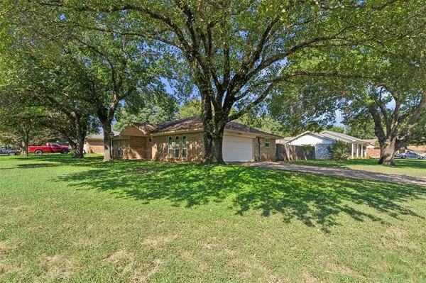 Cleburne, TX 76033,1121 Green River Trail