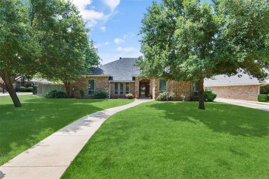 1016 Shady Oak Trail, Mansfield, TX 76063