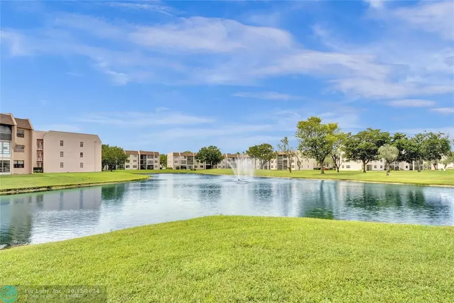 10303 Sunrise Lakes Blvd  #112, Sunrise, FL 33322