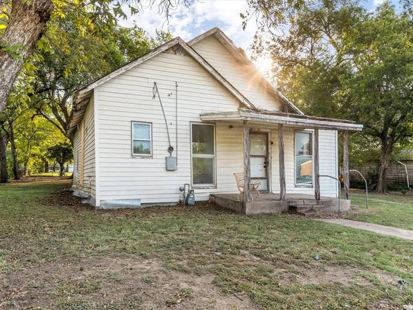 Cleburne, TX 76031,1014 Trinity Street