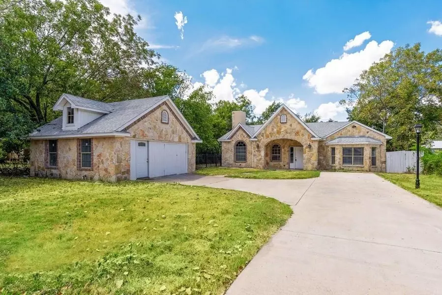 1612 Baker Street, Joshua, TX 76058