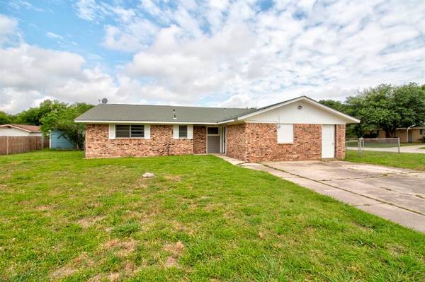 1929 Arkansas Street, Gainesville, TX 76240