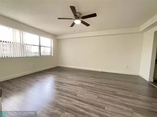 Miami, FL 33156,9357 SW 77 Ave  #25-246