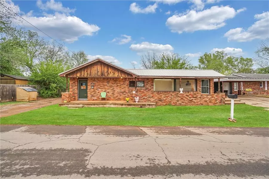 207 E Pine Avenue, Sayre, OK 73662