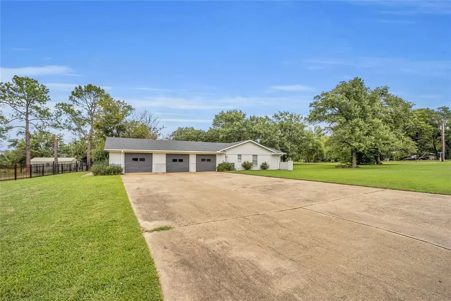 605 Hills Lane, Tool, TX 75143