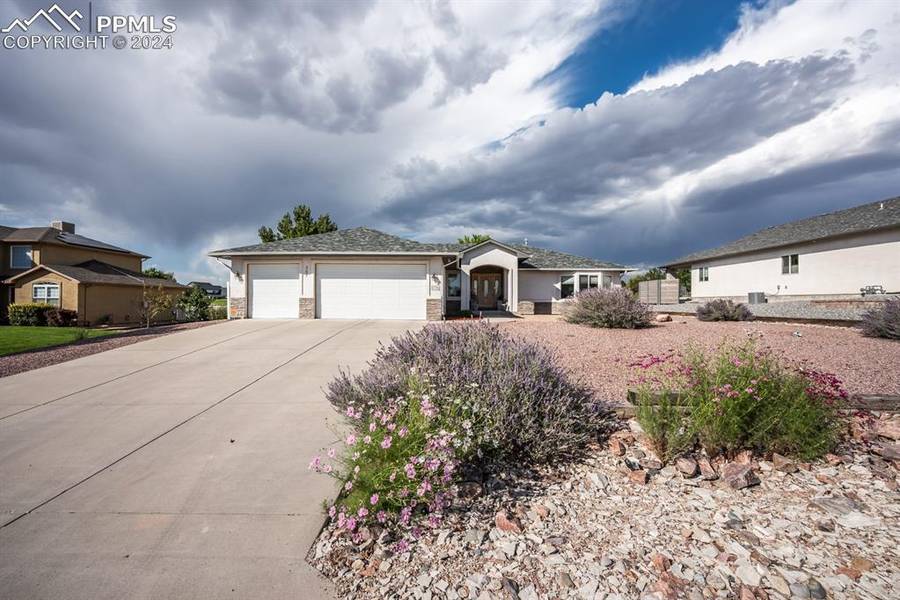 367 W Palmer Lake DR, Pueblo West, CO 81007