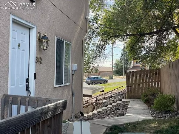 Colorado Springs, CO 80907,842 Mesa Valley RD