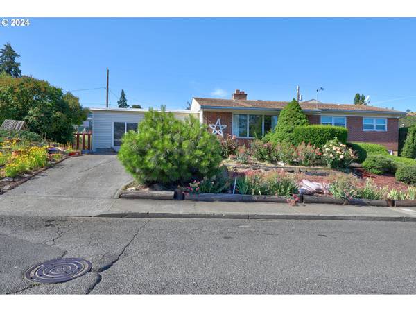 The Dalles, OR 97058,704 E 17TH PL