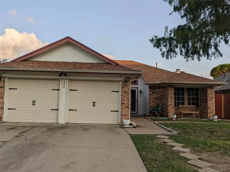 808 Cornfield Drive, Arlington, TX 76017