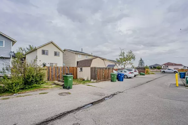 Calgary, AB T3J1T8,369 Falshire DR NE