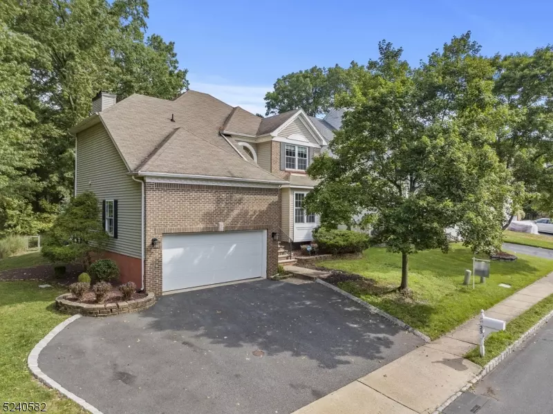 25 Huntley Way, Bridgewater Twp., NJ 08807