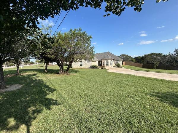 1001 W Apache Trail,  Granbury,  TX 76048