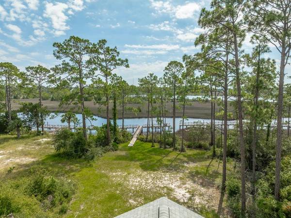 513 Shelly's Loop Rd, Carrabelle, FL 32322