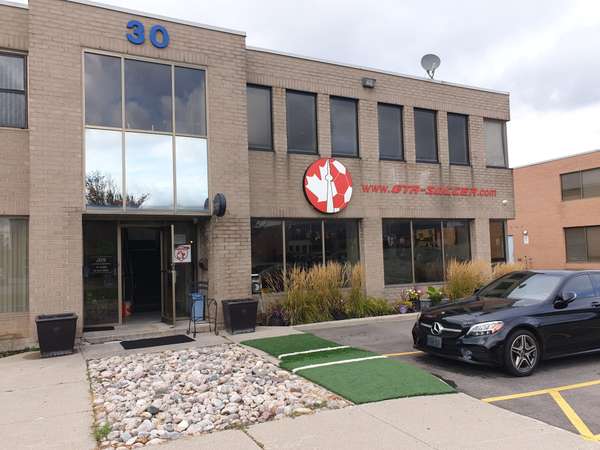 30 Corstate AVE #2, Vaughan, ON L4K 4X2