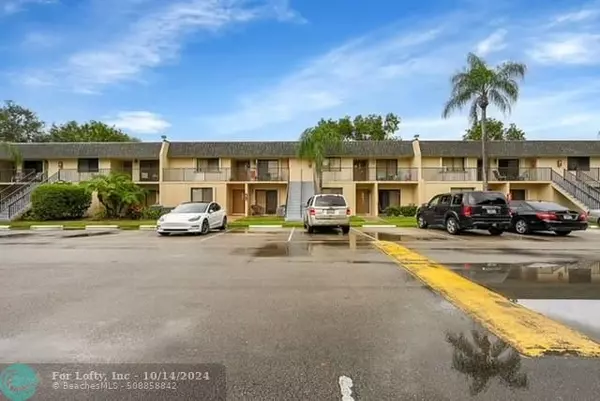 Deerfield Beach, FL 33442,119 Deer Creek Rd  #205