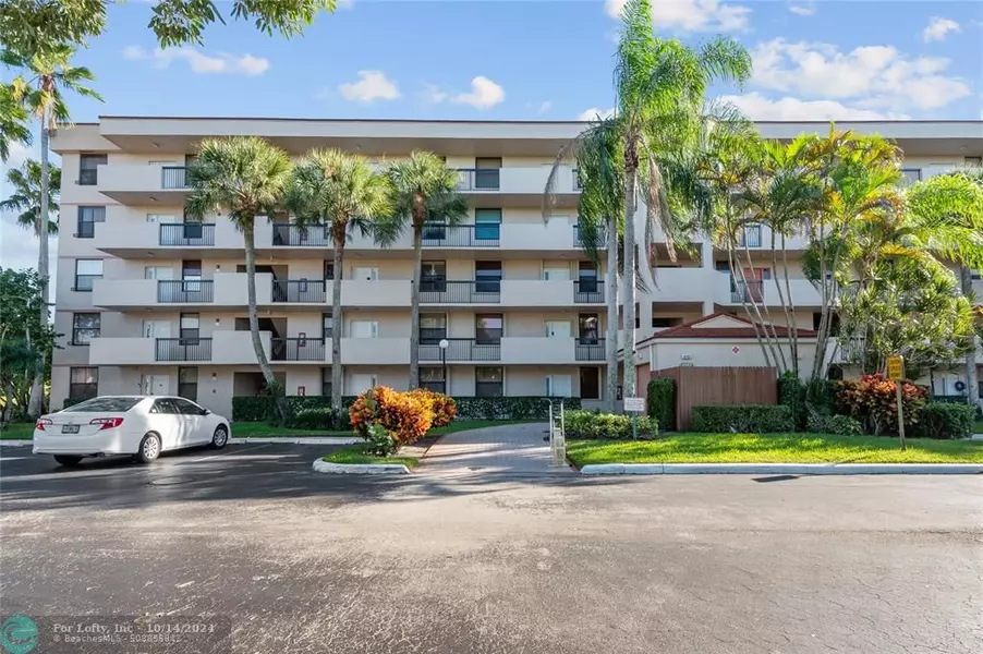 2767 Carambola Cir  #402, Coconut Creek, FL 33066