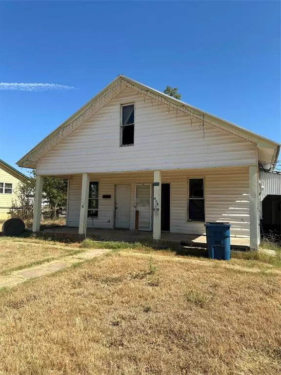 425 W Ross Avenue, De Leon, TX 76444