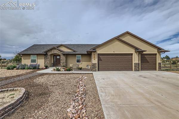 1257 N Starkweather LN, Pueblo West, CO 81007