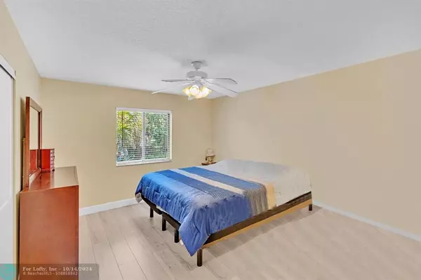 Boca Raton, FL 33486,900 SW 9TH STREET CIRCLE  #104