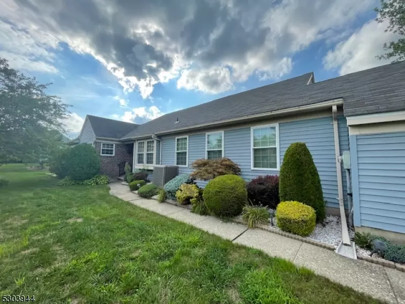 5 Yorkshire Dr, Monroe Twp., NJ 08831