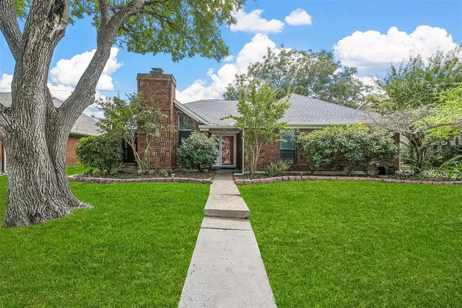 1622 Crosshaven Drive, Lewisville, TX 75077